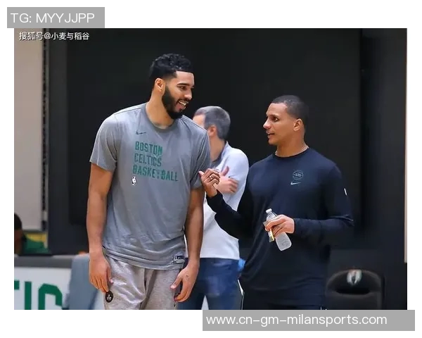 科塔赞塔图姆在场上如教练般引领队伍积极发声助力团队前行