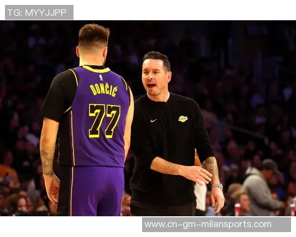 雷迪克谈詹姆斯首秀后肌肉酸痛情况并透露他今天全程参与训练 雷迪克谈詹姆斯首秀后肌肉酸痛情况并透露他今天全程参与训练