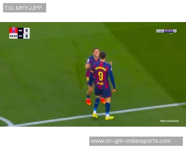 莱万连续两场西甲替补赛后不满率先离开诺坎普引发关注 莱万连续两场西甲替补赛后不满率先离开诺坎普引发关注