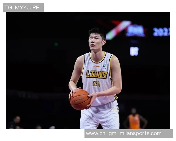 胡金秋半场表现出色6投4中贡献8分2篮板助力球队稳定发挥