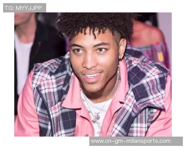 76人客战绿军登机照曝光恩比德微笑乌布雷粉色拖鞋引关注